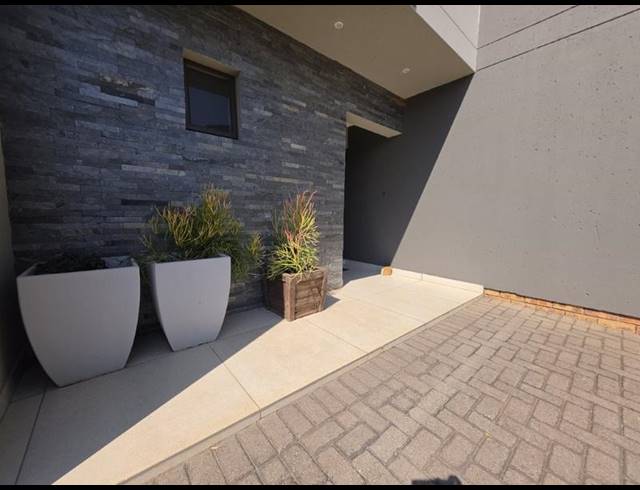 3 BEDROOM CLUSTER FOR SALE IN EYE OF AFRICA